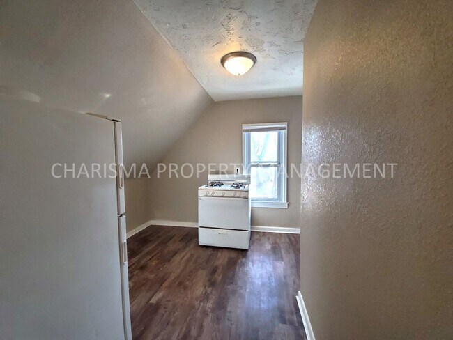 Building Photo - T and L Investments - 641 Praire Duplex