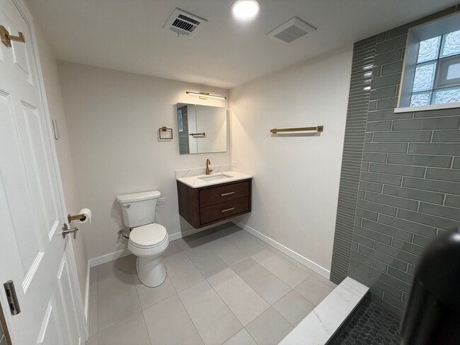 Building Photo - 5822 W 64th Pl