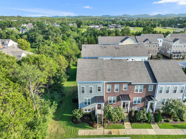 Building Photo - 300 Kara Ln