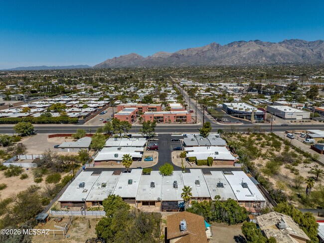 Building Photo - 3362 E Fort Lowell Rd
