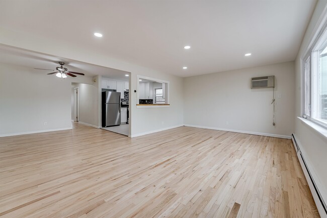 Building Photo - 263 Palisade Ave