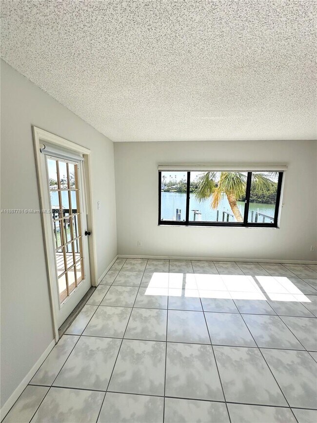 Building Photo - 3111 Pass a Grille Way