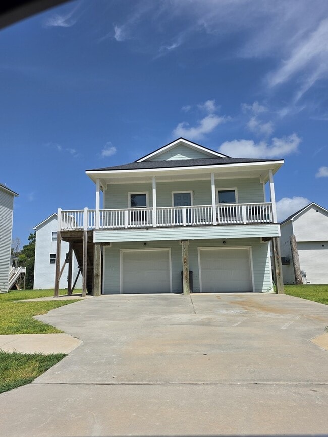 Building Photo - 3/2/2-AVAILABLE FOR LATE SEPT-EARLY OCT MOVE IN