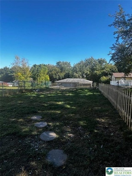 Building Photo - 431 4th Ave