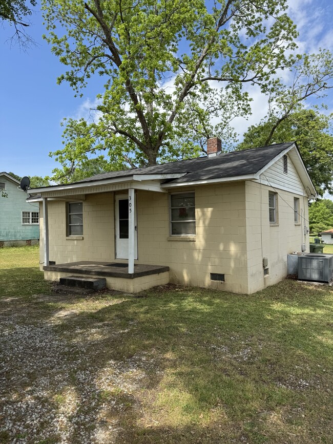 Building Photo - 305 Blyth Rd