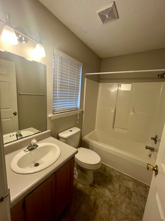 Building Photo - 3 Bedroom 2 Bath House Located in Central SC