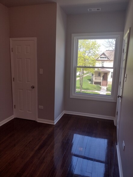 Building Photo - 48 W 21st St