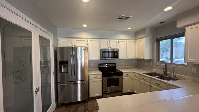 Building Photo - 8847 N 47th Ln