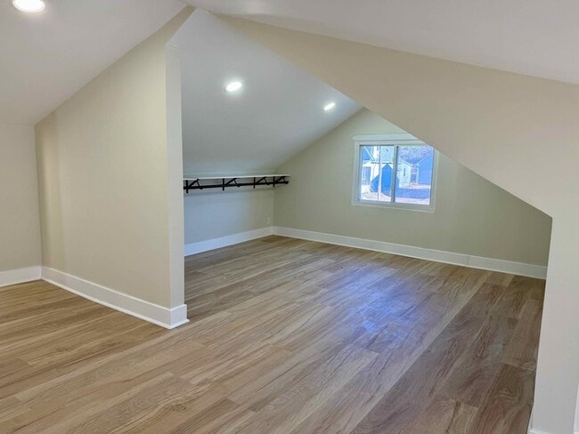 Building Photo - Beautifully Renovated 3 Bed 1 Bth Home in Webster Schools