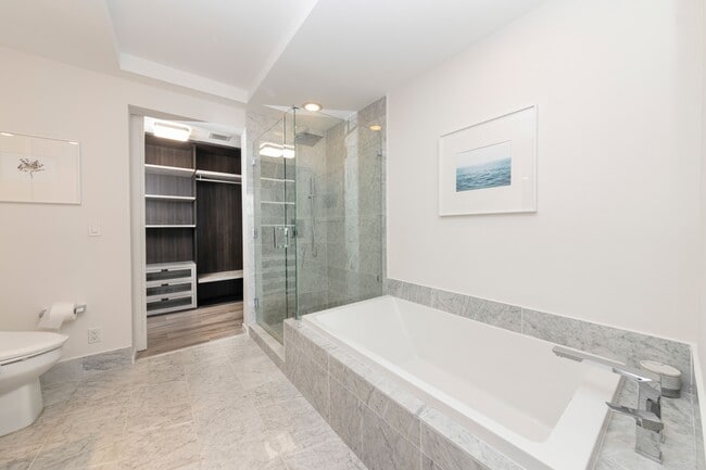 Building Photo - 801 S Miami Ave