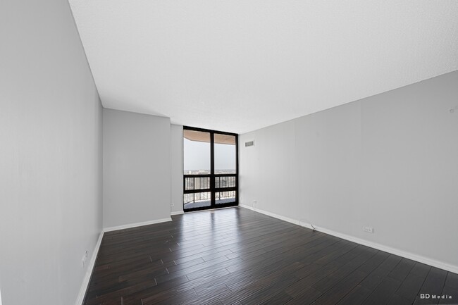 Building Photo - 10 E Ontario St