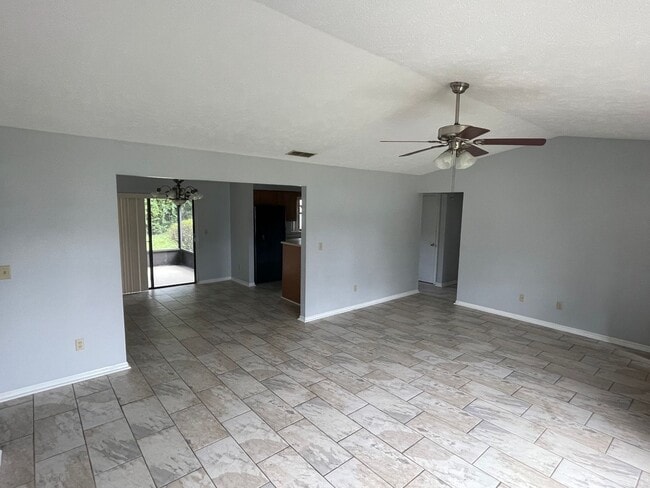 Building Photo - 3/2 Home in Belleview