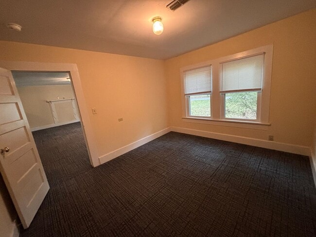 Building Photo - 3 Bedrooms- 2 Bathroom- House in Coosa!