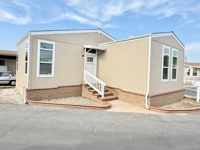 Primary Photo - 41 Spruce Via