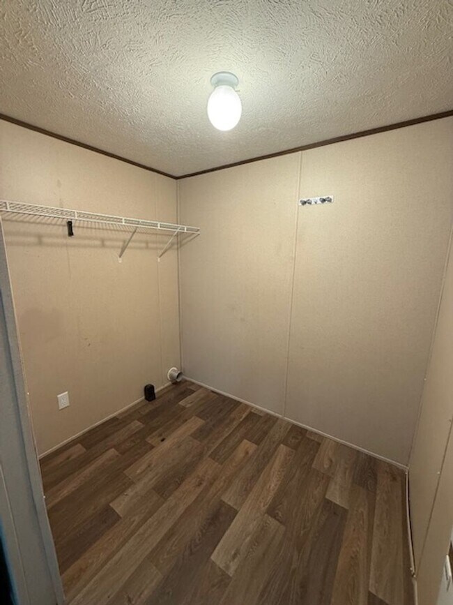 Building Photo - For Rent