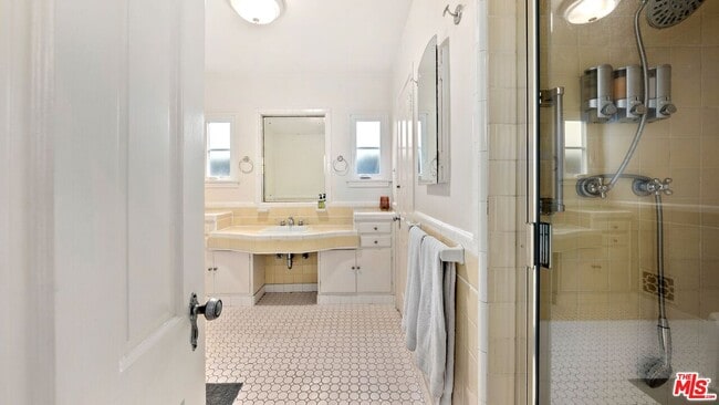 Building Photo - 434 N Genesee Ave