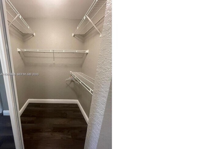 Building Photo - 2811 N Oakland Forest Dr