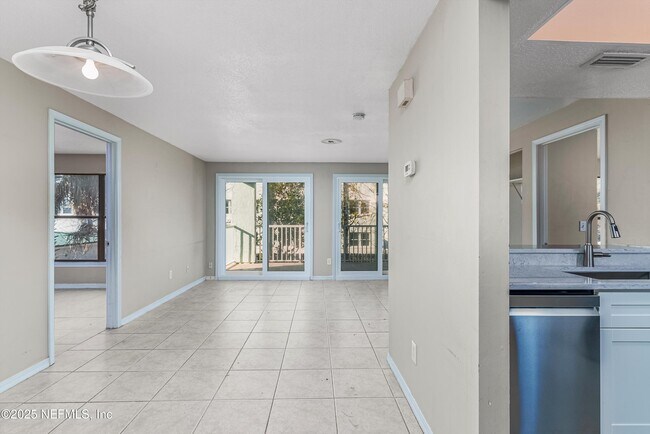 Building Photo - 221 6th St S