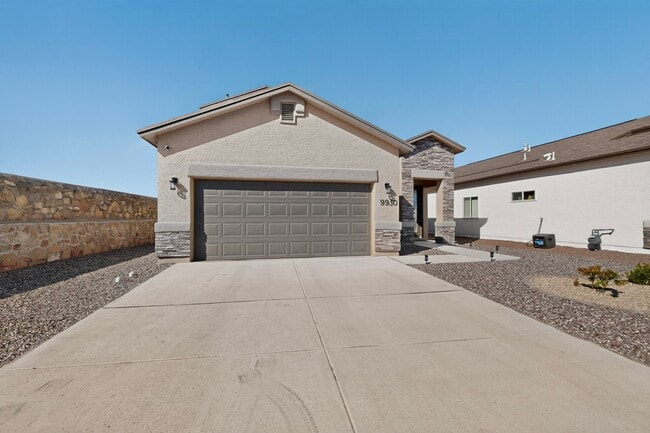 Building Photo - 9930 Isla Pl