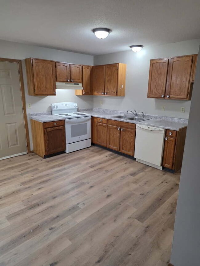 Building Photo - 518 Century Ln