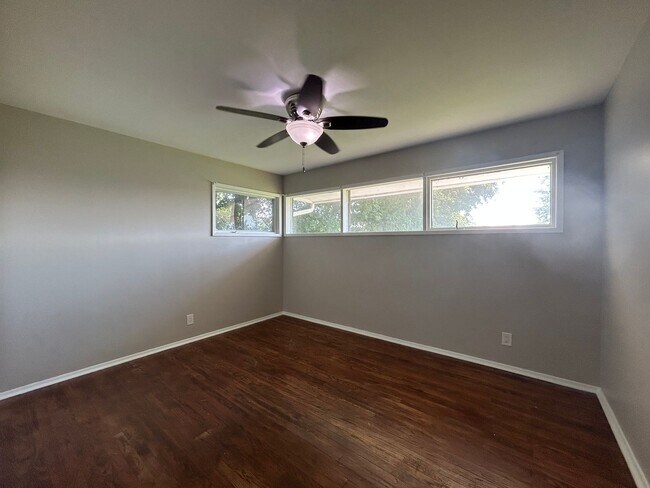 Building Photo - Cambridge City! Updated 3 Bedroom 1 Bathro...