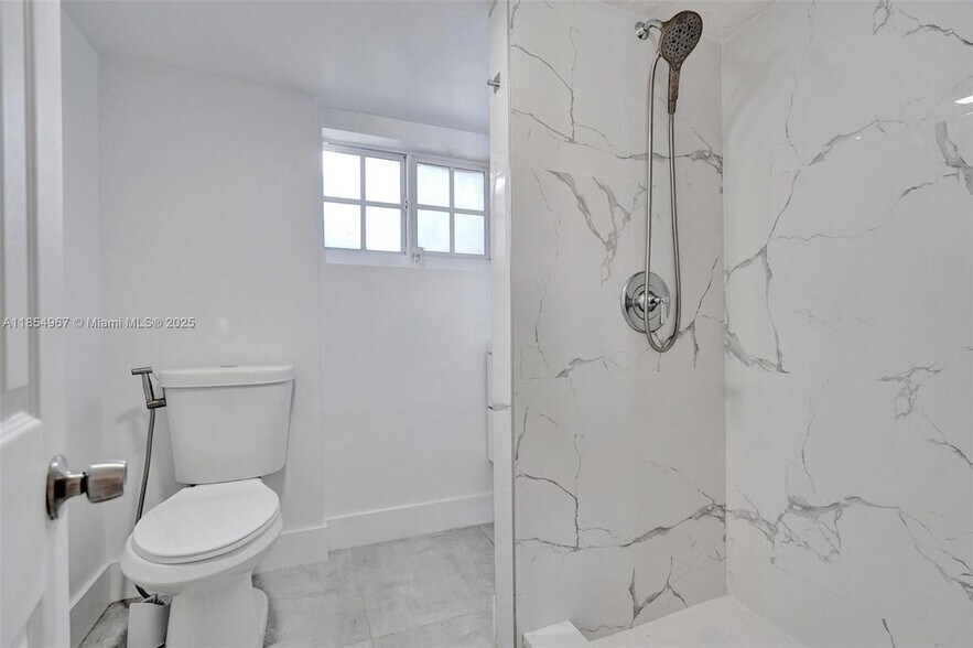 Building Photo - 1904 SW 28th St