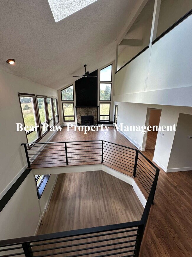 Building Photo - Spacious 4-Bed, 4.5-Bath Retreat in with B...
