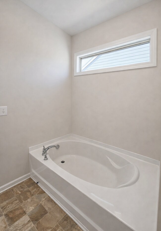 Building Photo - 5015 Weddington Rd