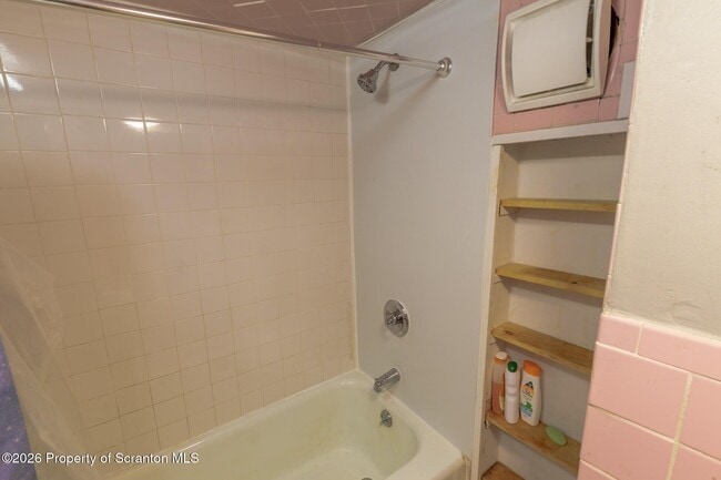 Building Photo - 623 E Elm St