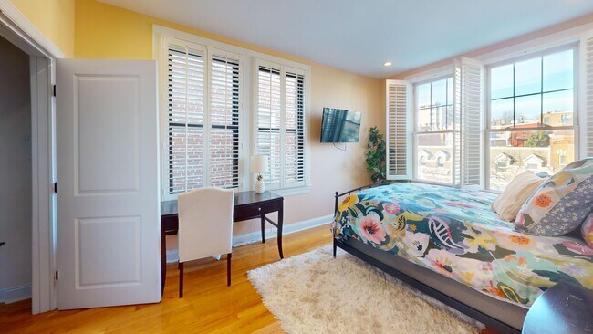 Building Photo - Top Floor Fully Furnished 1,000 Square Foot One Bedroom Plus Den in Kalorama