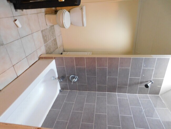 Building Photo - Beautiful, spacious home for rent !!!
