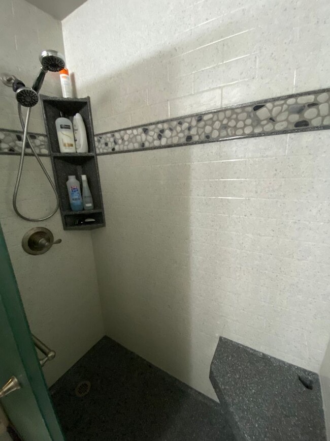 Building Photo - Fully Furnished 1 Bed 1 Bath Unit Available NOW!