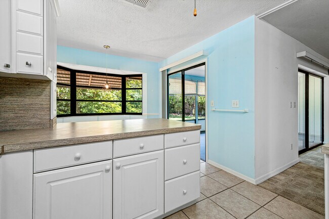 Building Photo - 2041 SE Floresta Dr