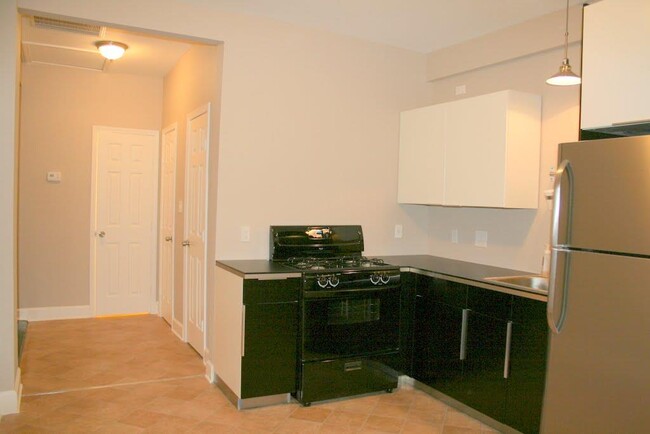 Building Photo - 314 W 37th St