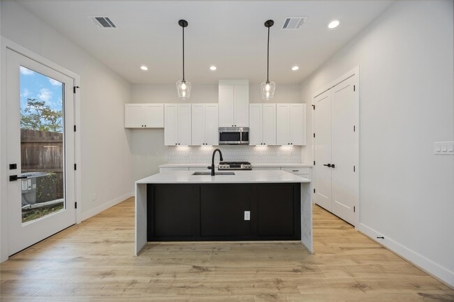 Building Photo - 6124 De Campo St