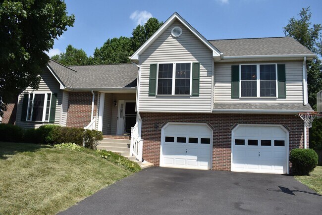 Building Photo - A Great South Stafford Location!