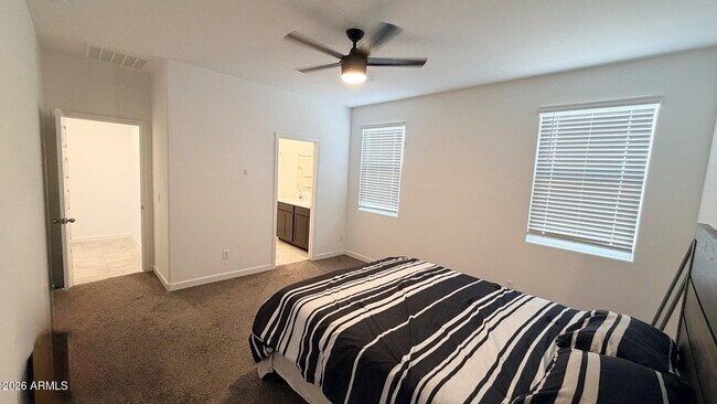 Building Photo - 39990 W Sunland Dr