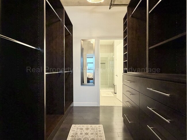 Building Photo - 2BR/2BA Skylofts Condo with Balcony & Garage Parking