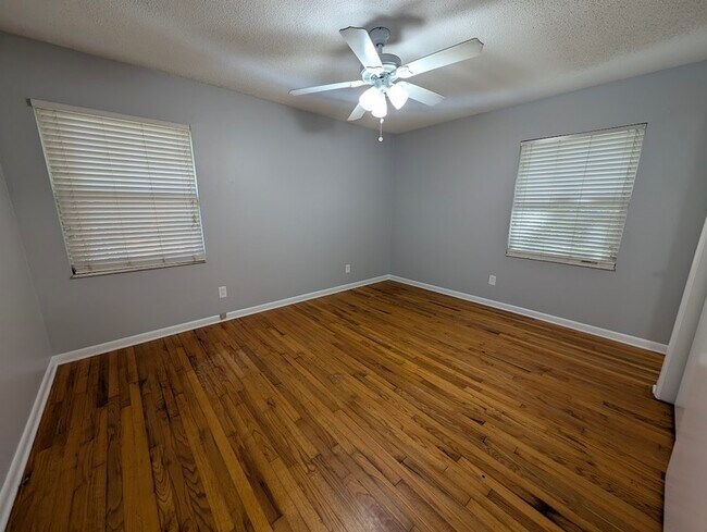 Building Photo - 1820 Medart Dr