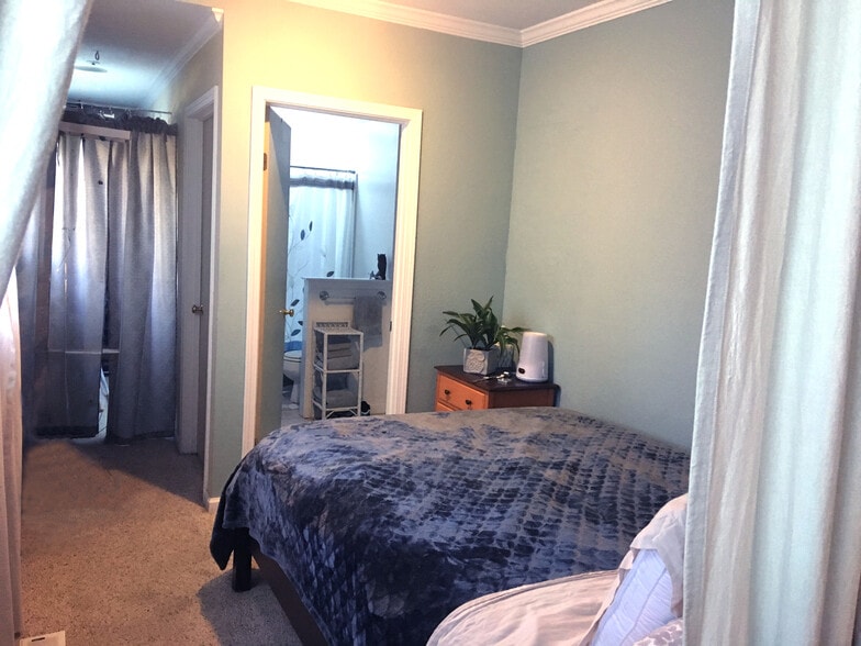 Building Photo - 206 Ross Valley Dr