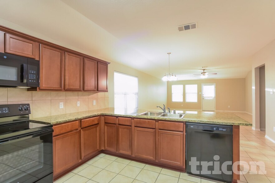 Building Photo - 2511 Glen Hollow Dr