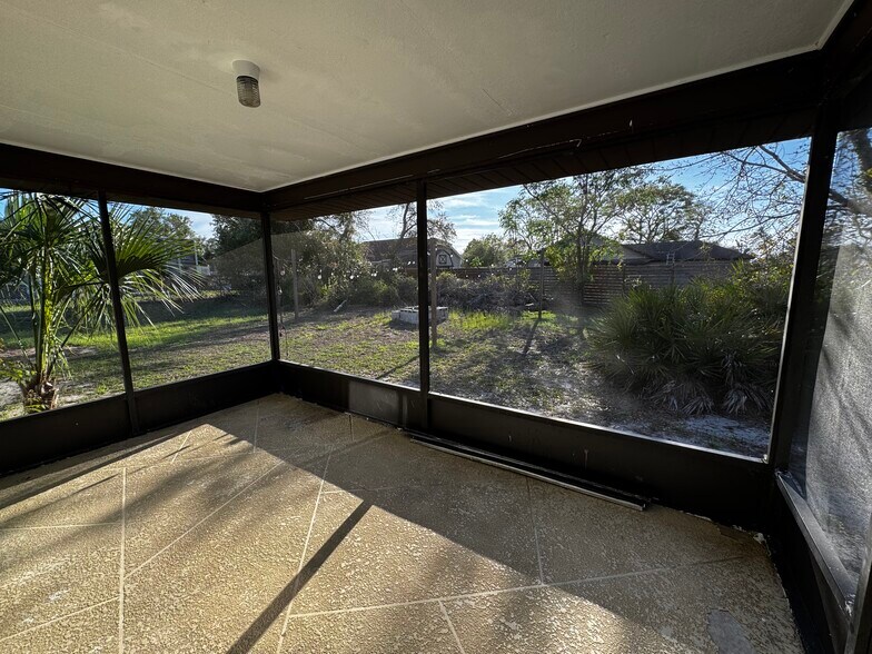 Building Photo - 1065 Altoona Ave