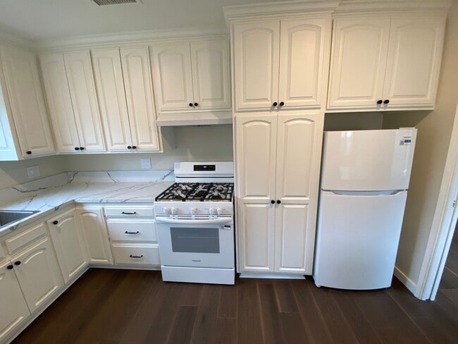 Building Photo - Beautifully Updated Home in the Heart of Central Torrance + Bonus Unit