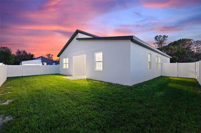 Building Photo - 330 Royal Palm Wy