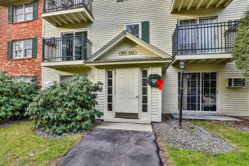 Building Photo - 3 Oak Hill Ln