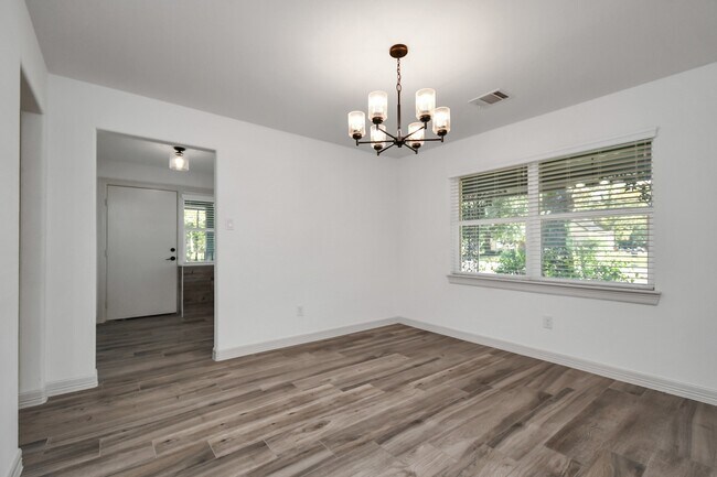 Building Photo - 1805 East Ave