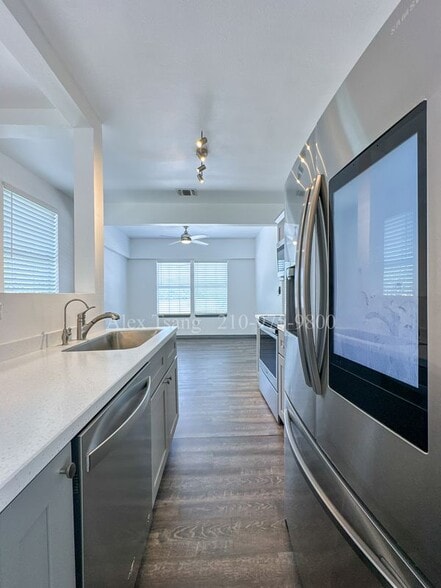 Building Photo - 802 Montana St