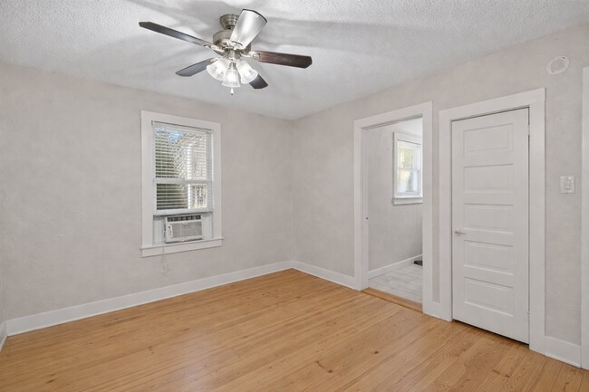Building Photo - Cherrywood Duplex 7 Bedroom 4 Full Baths