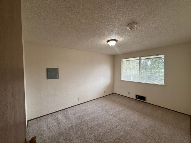 Building Photo - Charming 2 bed, 1 bath Lynnwood Condo, $1725/mo.