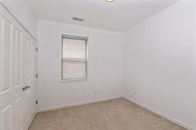 Building Photo - 1110 W Washburne Ave